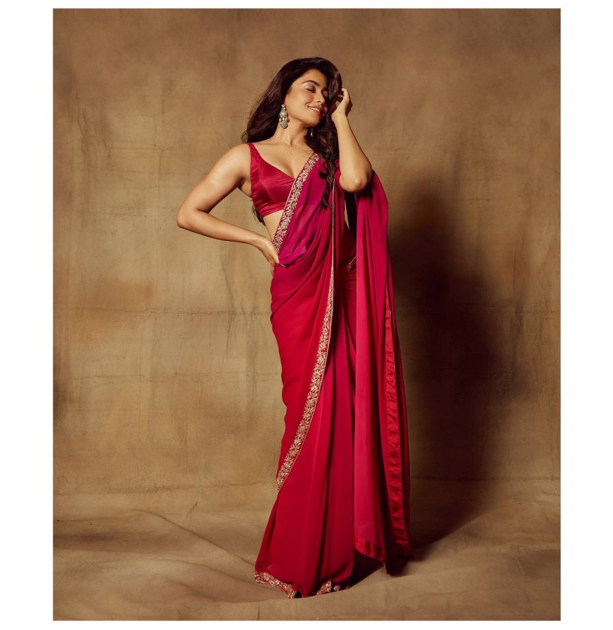 [Festive Picks] Pooja Hegde, Rakul Preet Singh, Rashmika Mandanna: Designer saree and blouse neck designs 855124