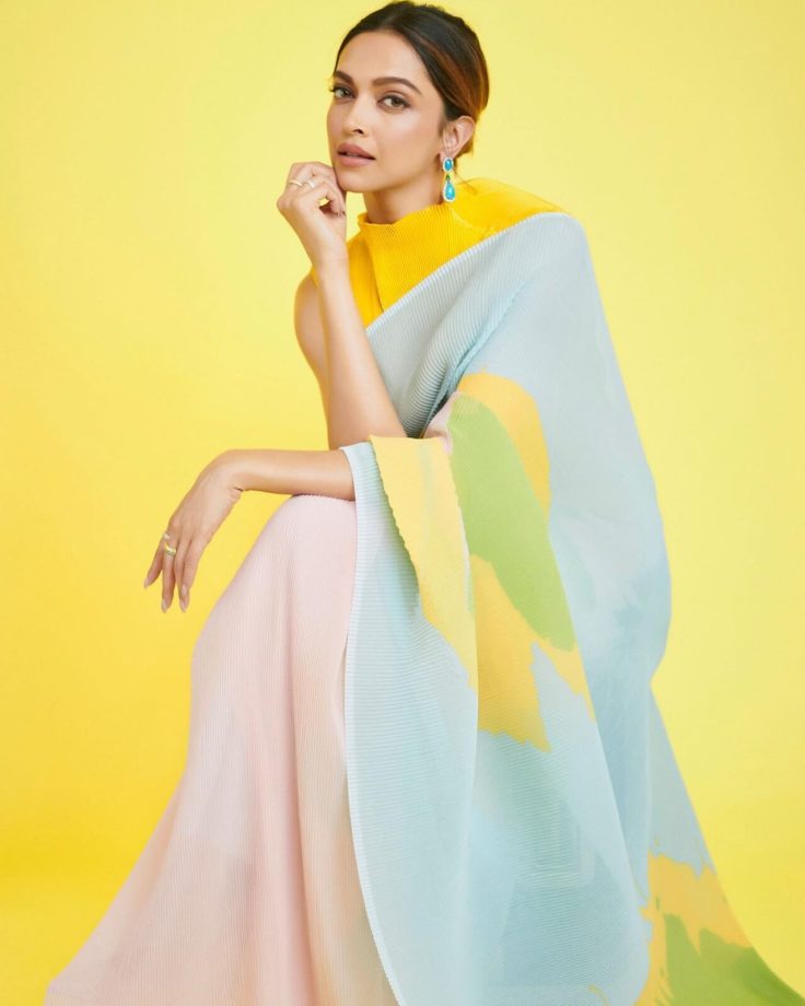 Flowy Organza Sarees & Trendy Blouse Back Designs: Deepika, Janhvi, Kareena's Picks 855150