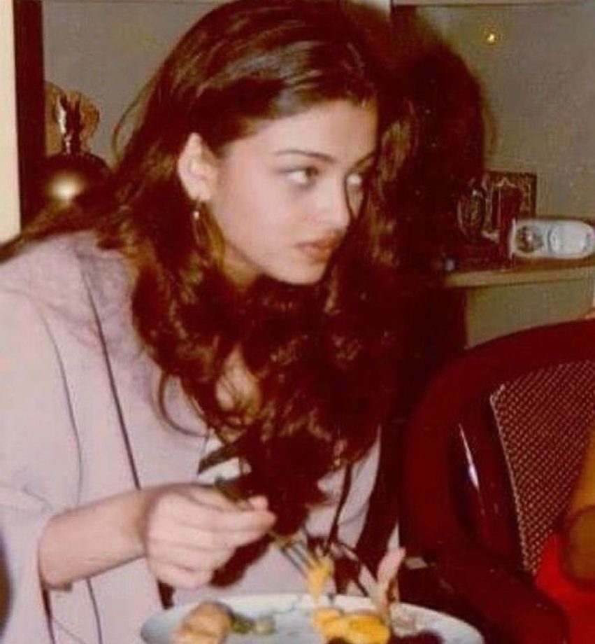 From Deepika Padukone To Aishwarya Rai Bachchan: Rare Unseen Photos Of Bollywood Icons In Their Early Days 850573