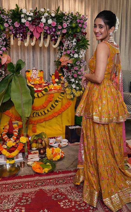 Ganesh Chaturthi Elegance: Shivangi Joshi Dazzles In Yellow Gharara Set 854402
