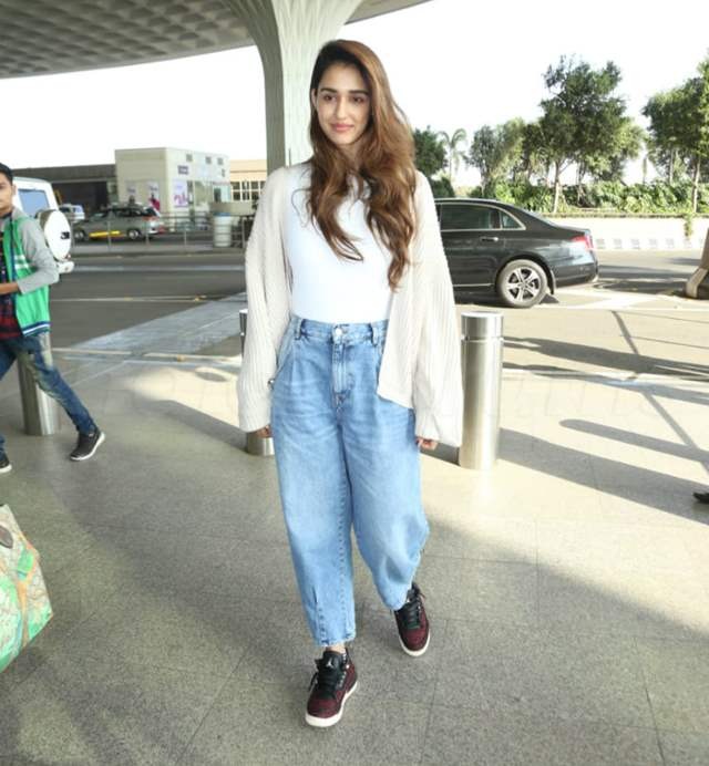 Get That Swagger Style Like Disha Patani, Nora Fatehi, And Raashi Khanna In Baggy Jeans 856856