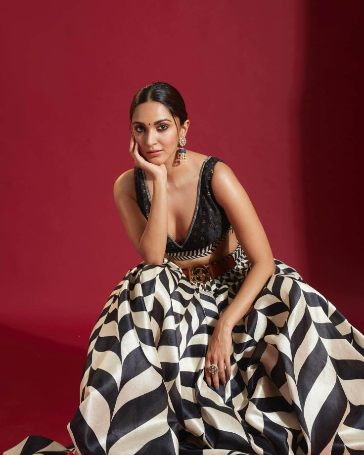 Get the Bollywood Diva Look: Crop Top & Skirt Style Tips from Alia, Tara, and Kiara 856079