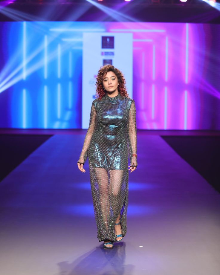 Glam up in one piece dresses like Shraddha Arya, Mouni Roy and Tina Dutta [Photos] 856443