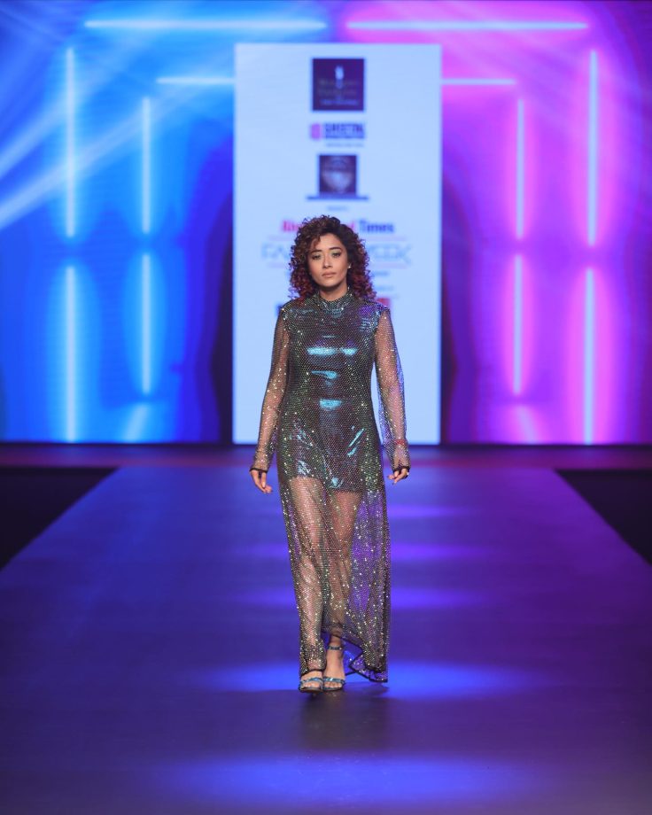 Glam up in one piece dresses like Shraddha Arya, Mouni Roy and Tina Dutta [Photos] 856445