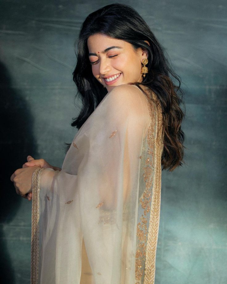 Glowing like gold! Rashmika Mandanna is dream in beige saree and deep plunge blouse design 853638