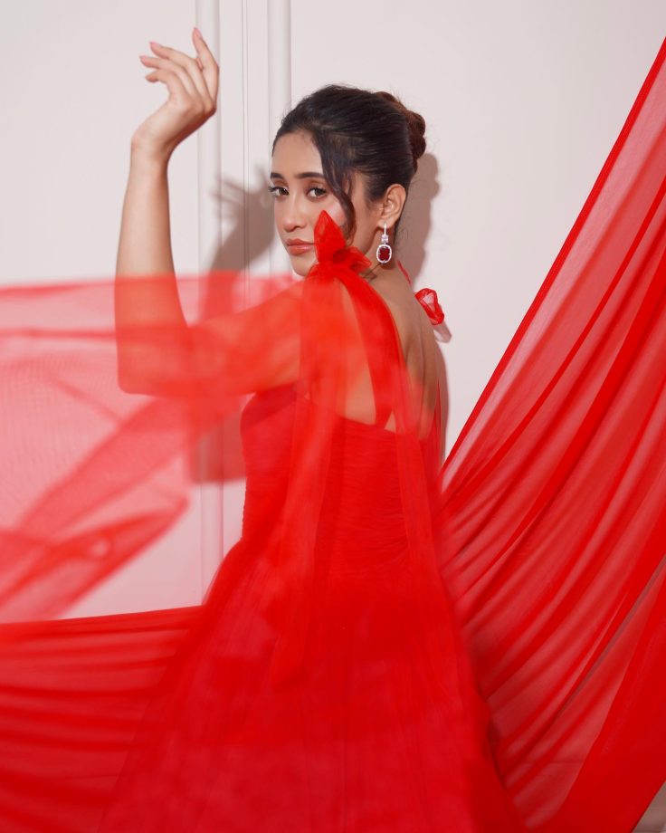 Gowns for girls: Styling tips from Rubina Dilaik, Shivangi Joshi and Tina Dutta [Photos] 856425
