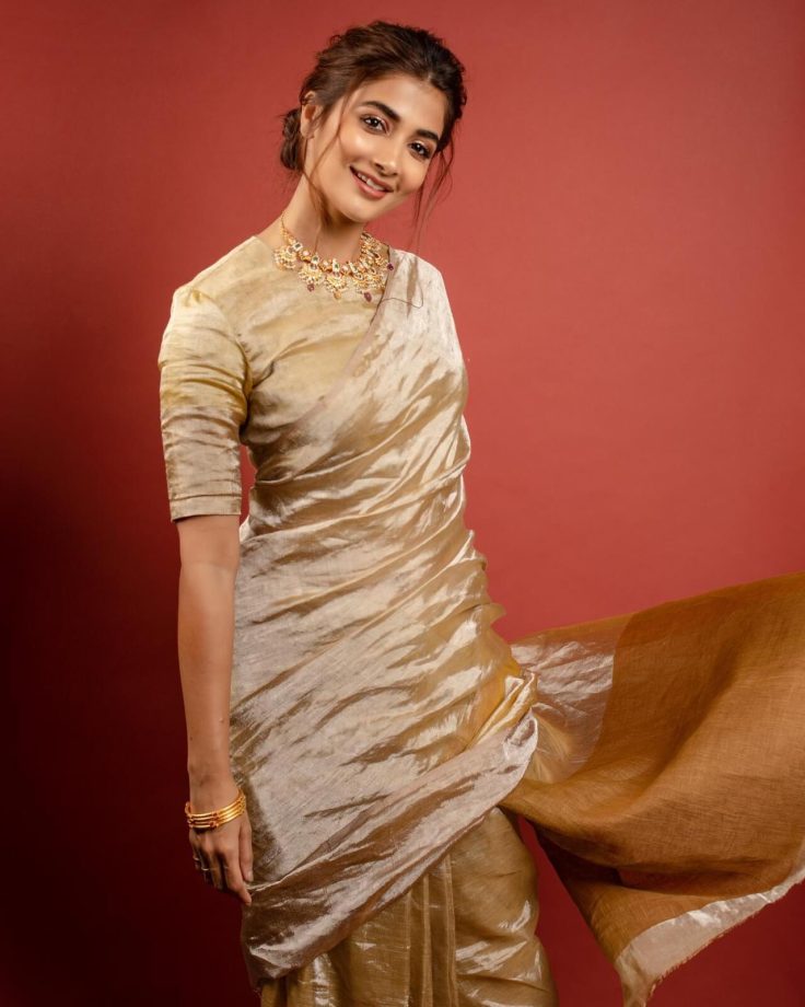 Hairstyle lessons for saree from Anupama Parameswaran, Pooja Hegde and Tamanna Bhatia 857130