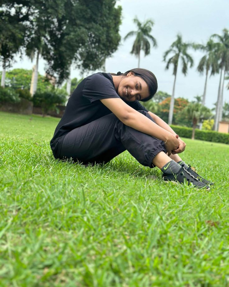 It's A Green Day For Sumbul Touqeer In Black Top And Joggers With Shoes 854727