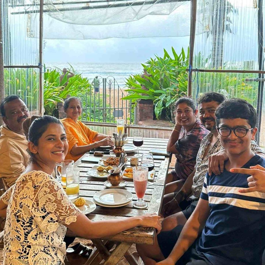 Jennifer Winget Celebrated Father's Birthday With Family, Check Out Candid Photos 852652