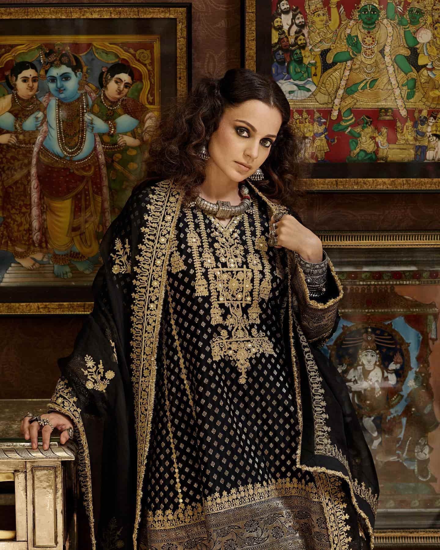 Kangana Ranaut Enthrals In Black And Gold Taluni Traditional Outfit, See Pics 848634