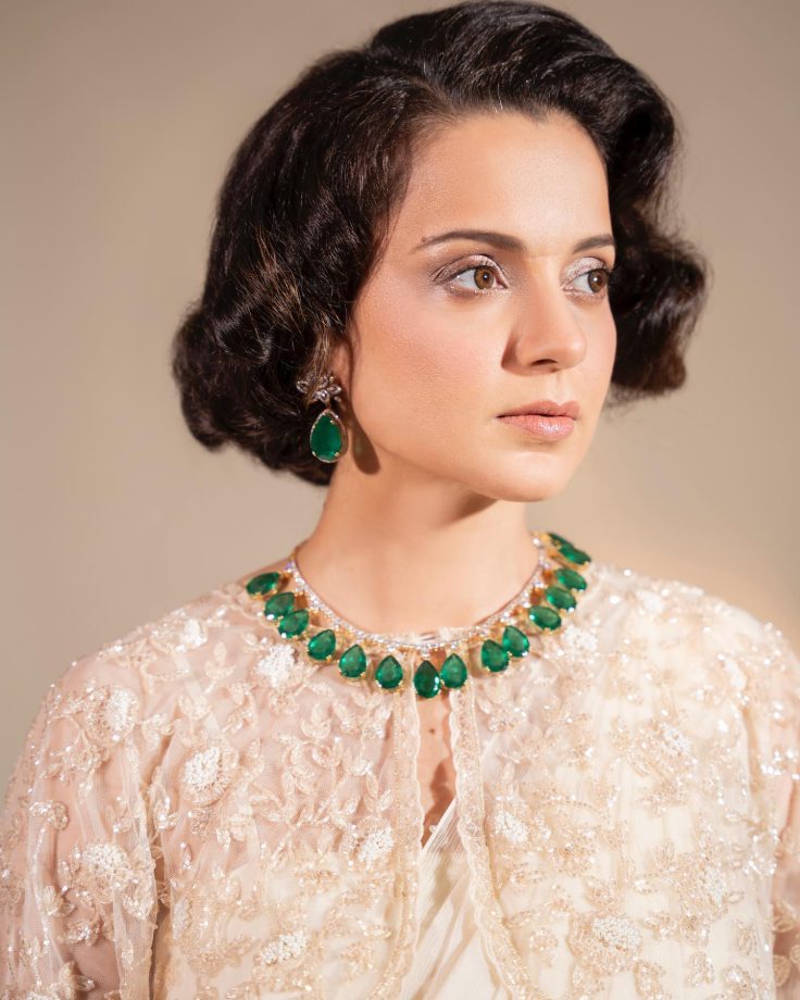 Kangana Ranaut looks regal in ivory saree with cape blouse design [Photos] 855039