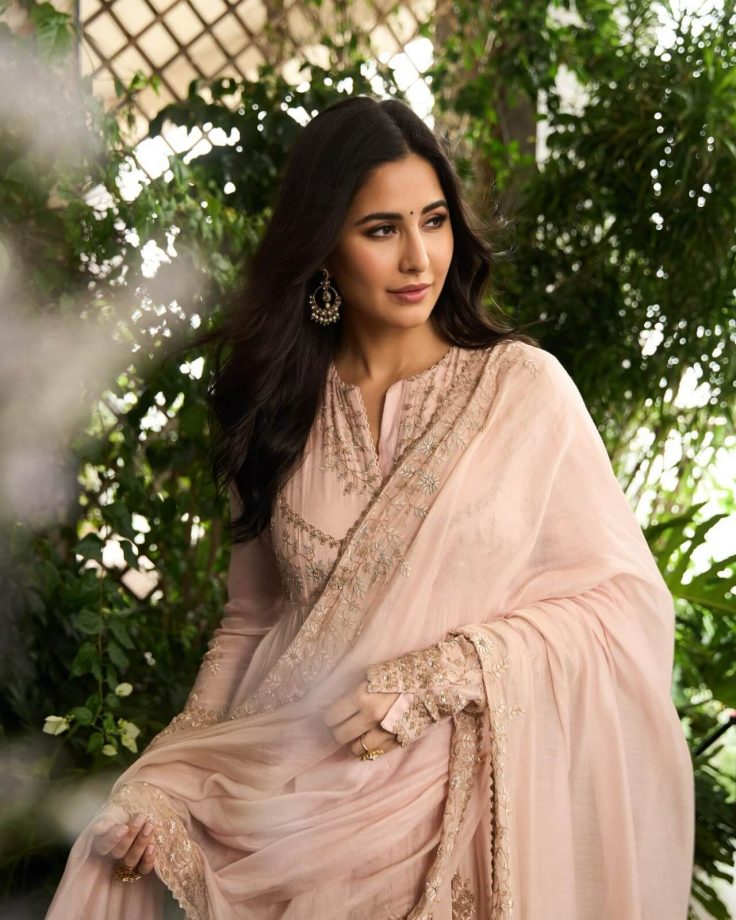 Katrina Kaif Looks Jaw-dropping In Soft Pink Anarkali, Shraddha Kapoor Says, 'Beauty' 848369