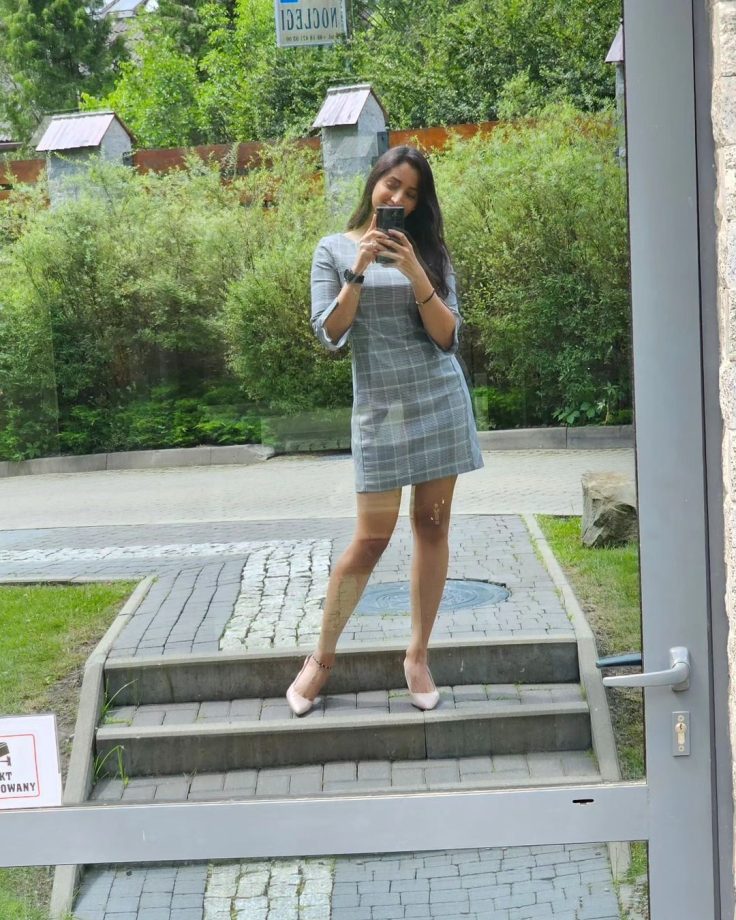 KGF 2 Actress Srinidhi Shetty Shares Throwback Mirror Selfies Flaunting Quirkiness 855712