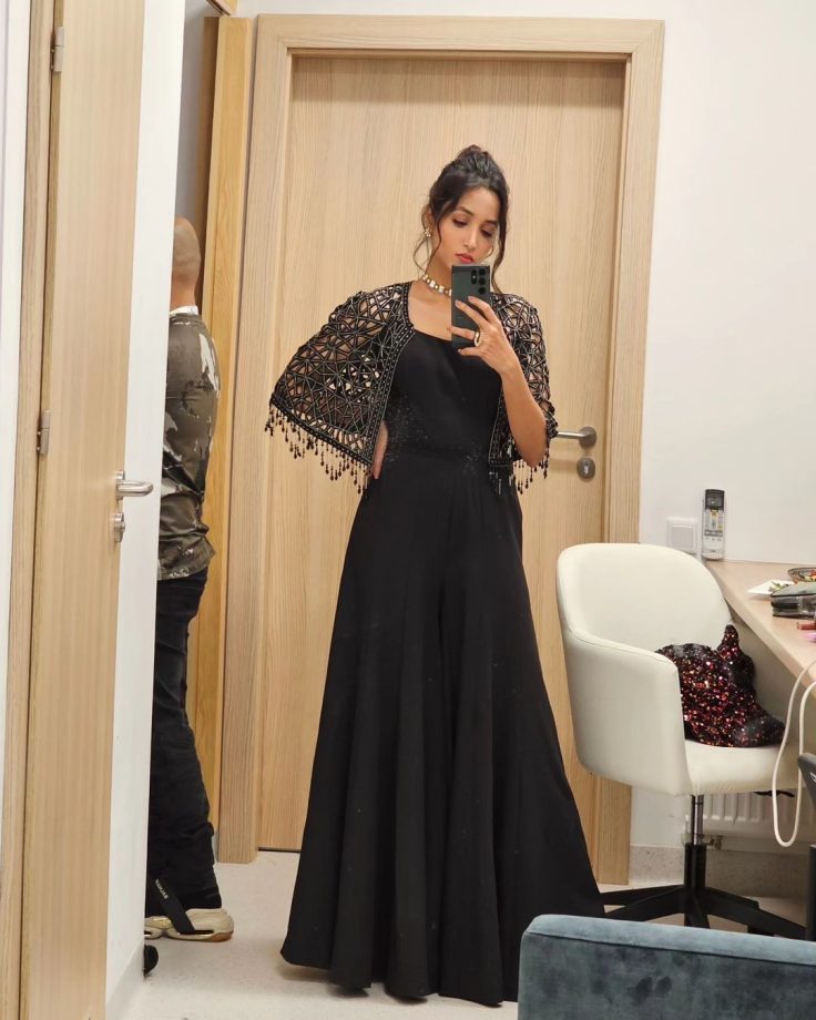 KGF 2 Actress Srinidhi Shetty Shares Throwback Mirror Selfies Flaunting Quirkiness 855713