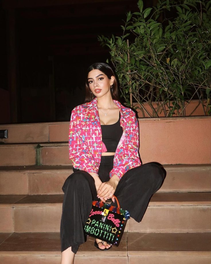 Khushi Kapoor Gives Trendy Gen-Z Fashion Goals In Crop Top, Trouser, And Jacket, See Photos 852401