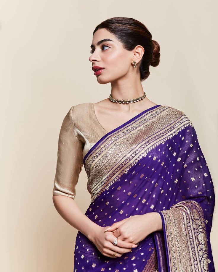 Khushi Kapoor poses In Purple Silk Saree And Gold Blouse With Diamond Choker Necklace [Photos] 855311