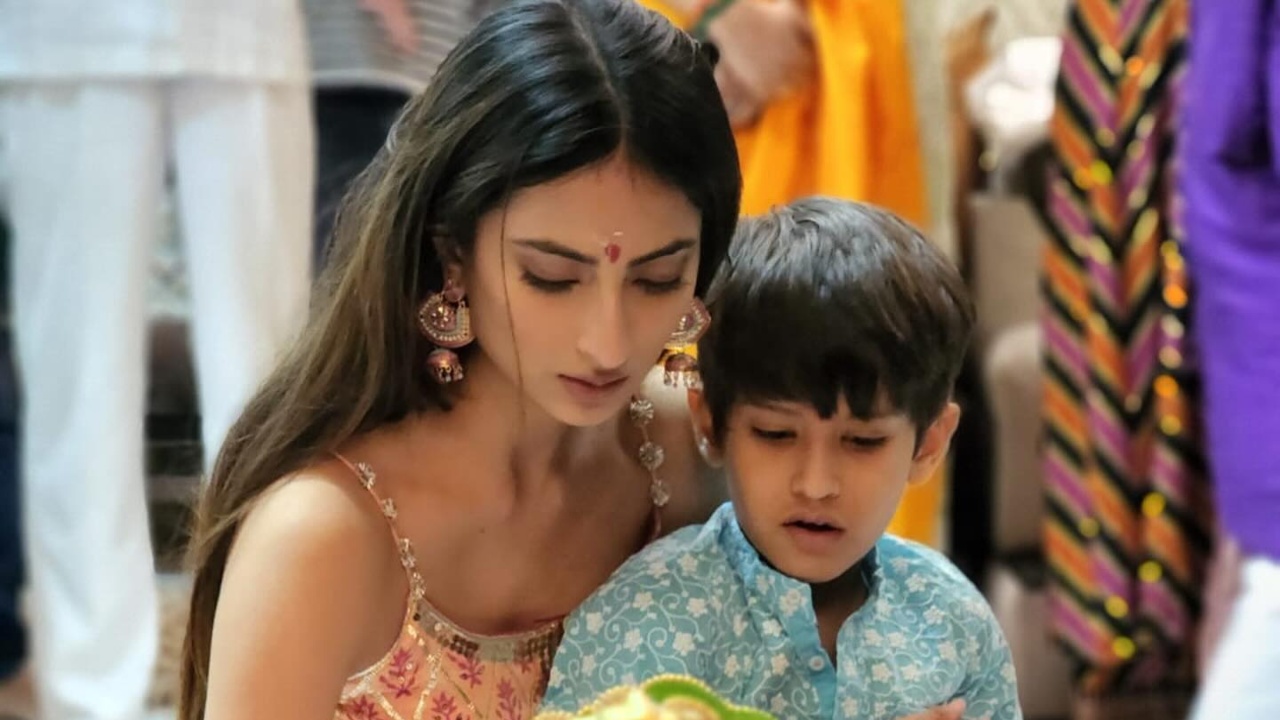 Palak Tiwari shares heartwarming moments with her family on Ganesh Chaturthi 854696