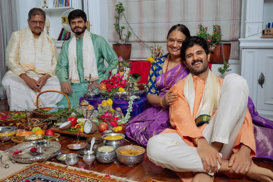 [Photos] Inside Vijay Deverakonda’s ‘joyous’ Ganesh Chaturthi family celebrations 853431