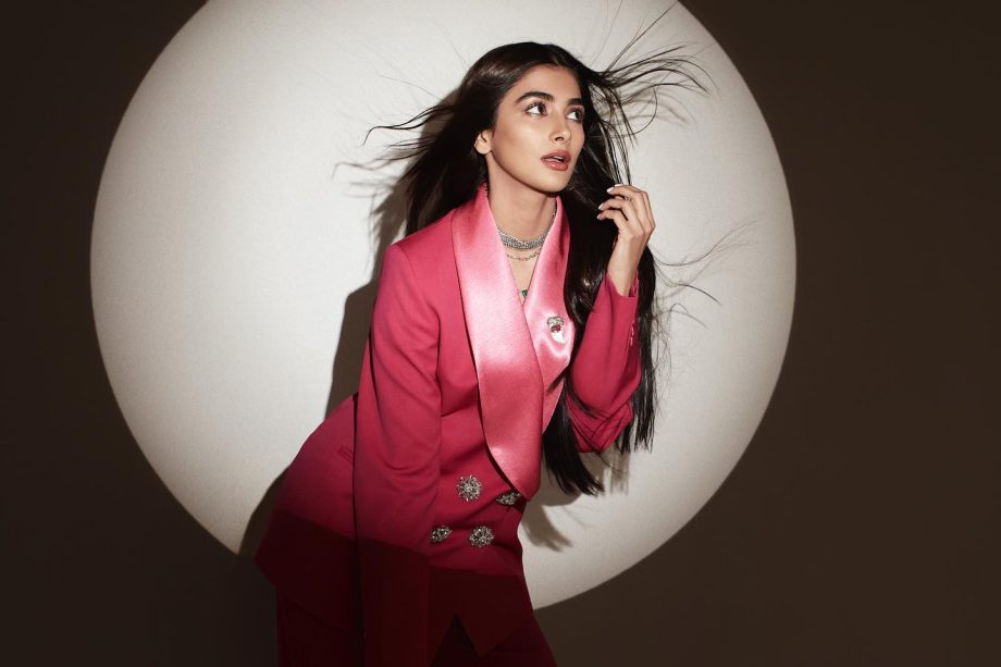 Pooja Hegde adds daring flair to her hot pink front-open blazer suit, see pics 848734