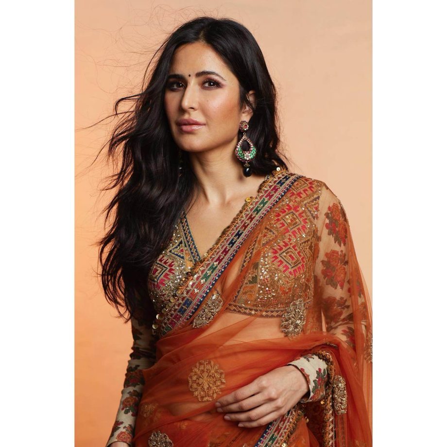 Priyanka Chopra, Aishwarya Rai, And Katrina Kaif Give Their Saree Modern Look With Blouse Neck Design 856004