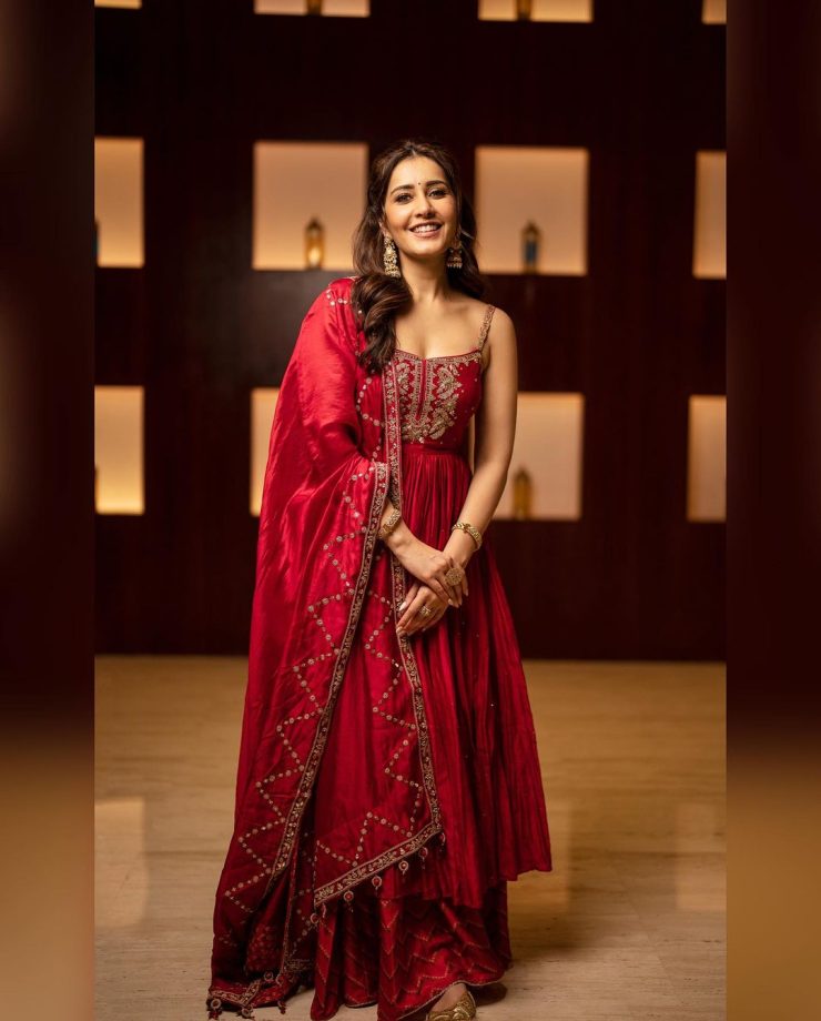 Raashi Khanna's minimalist guide to new age bridal fashion: Scoop neck blouse, ruffle skirt and more 849921