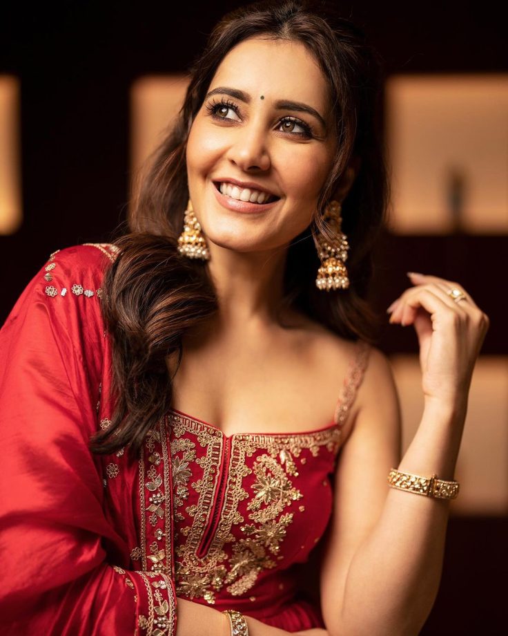 Raashi Khanna's minimalist guide to new age bridal fashion: Scoop neck blouse, ruffle skirt and more 849923