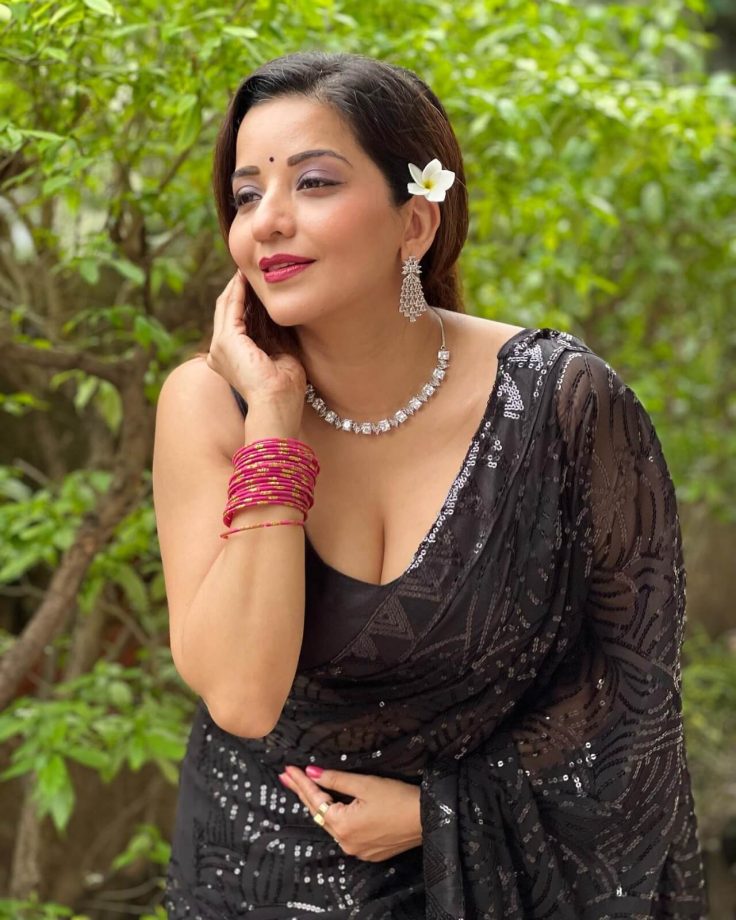 Rashami Desai And Monalisa Are Making Jaw Drop In Plunging Neckline Blouse 856340