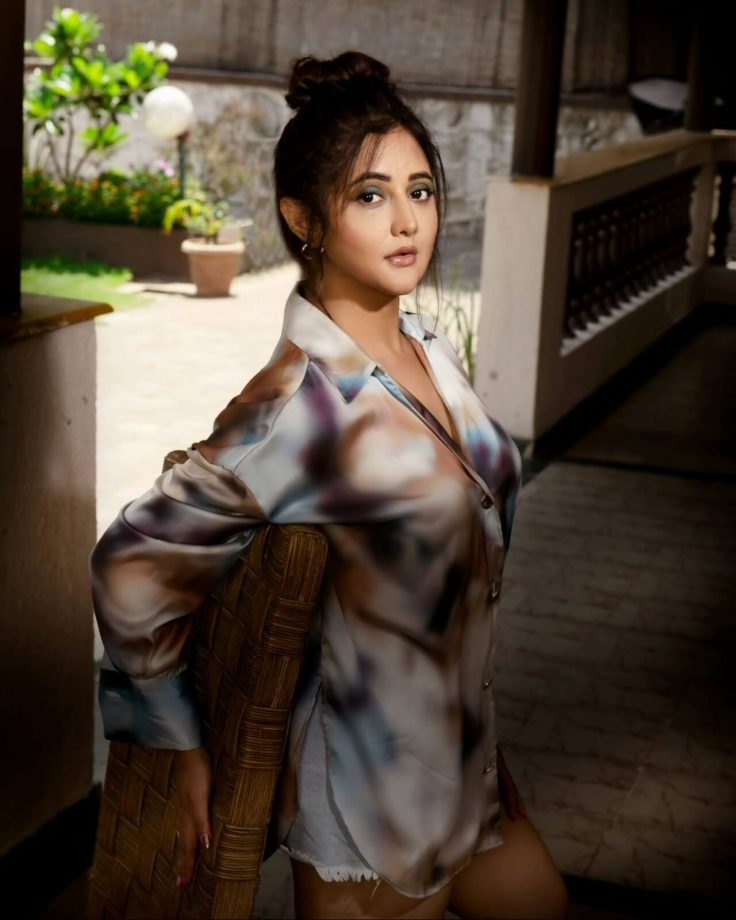 Rashami Desai curls sensuality in satin tie-dye shirt dress, see pics 848963