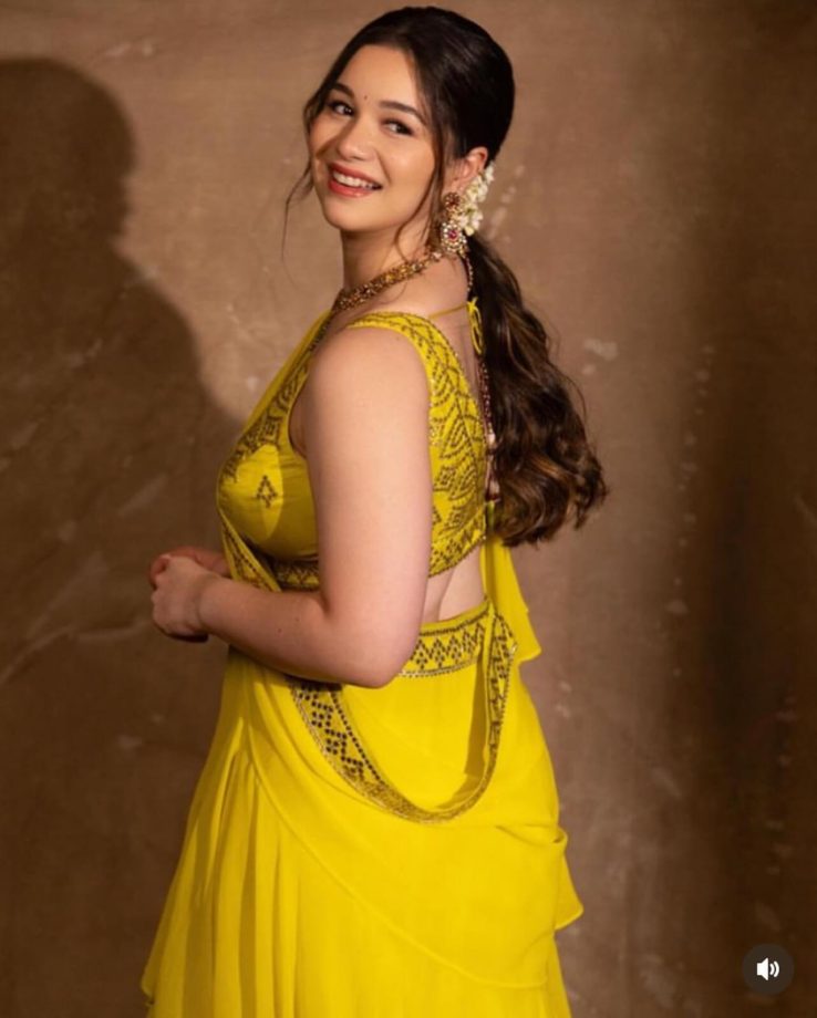Sara Tendulkar embodies festive power in fluorescent yellow ruffle embroidered saree and backless blouse design [Photos] 854095