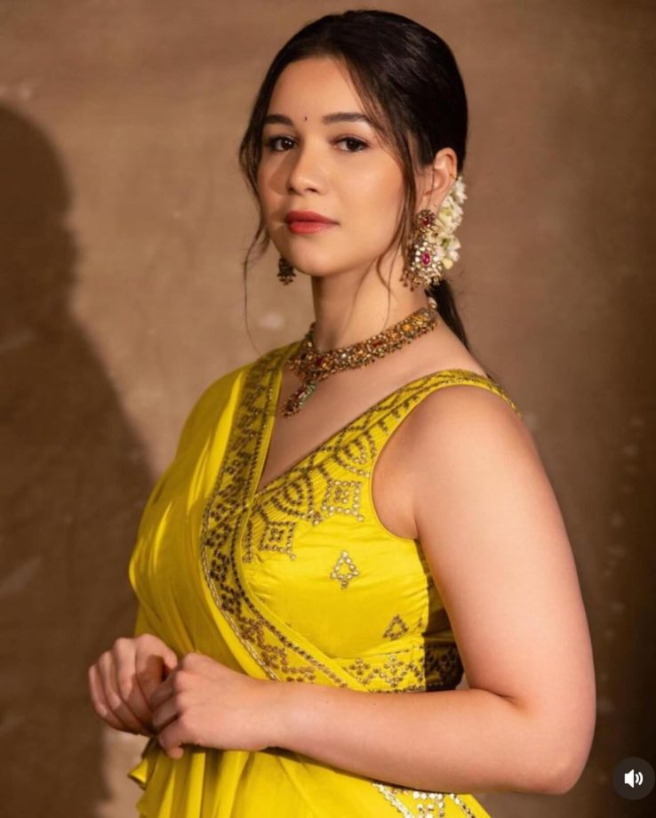Sara Tendulkar embodies festive power in fluorescent yellow ruffle embroidered saree and backless blouse design [Photos] 854097