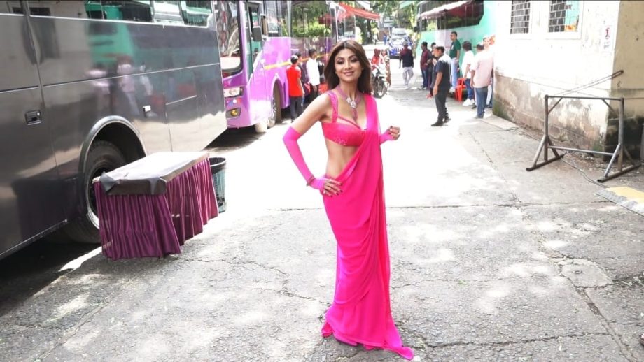 Shilpa Shetty Looks Epitome Of Beauty In Pink Saree-Bustier Blouse, Says 'Sukhee Hu Mai' 850614