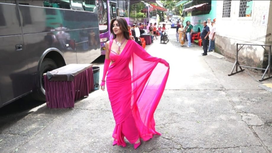 Shilpa Shetty Looks Epitome Of Beauty In Pink Saree-Bustier Blouse, Says 'Sukhee Hu Mai' 850616
