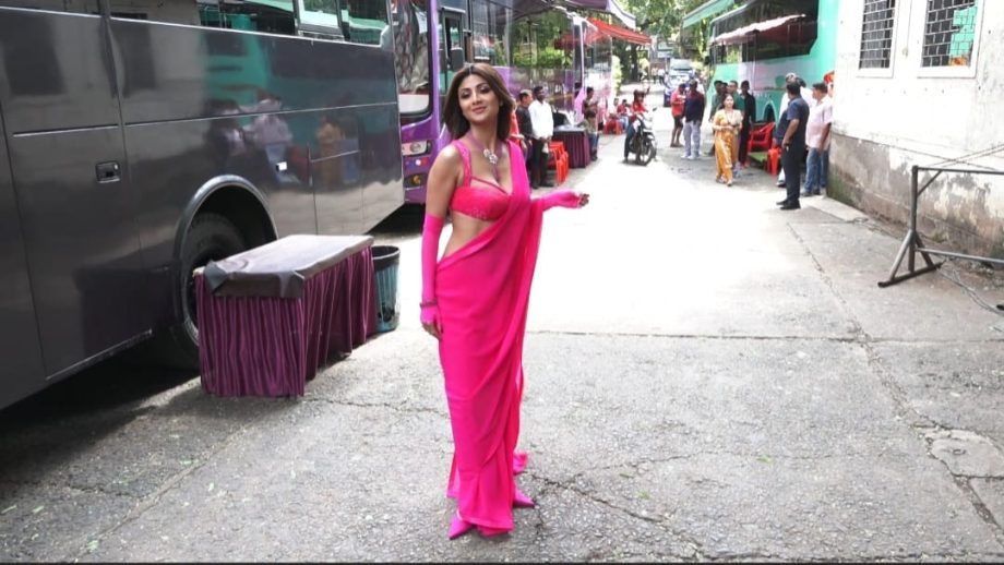 Shilpa Shetty Looks Epitome Of Beauty In Pink Saree-Bustier Blouse, Says 'Sukhee Hu Mai' 850617
