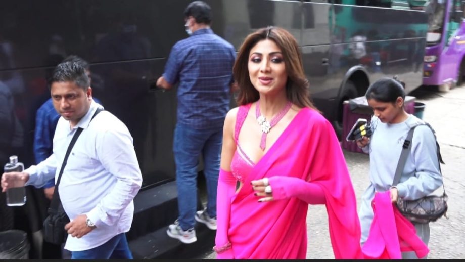 Shilpa Shetty Looks Epitome Of Beauty In Pink Saree-Bustier Blouse, Says 'Sukhee Hu Mai' 850619