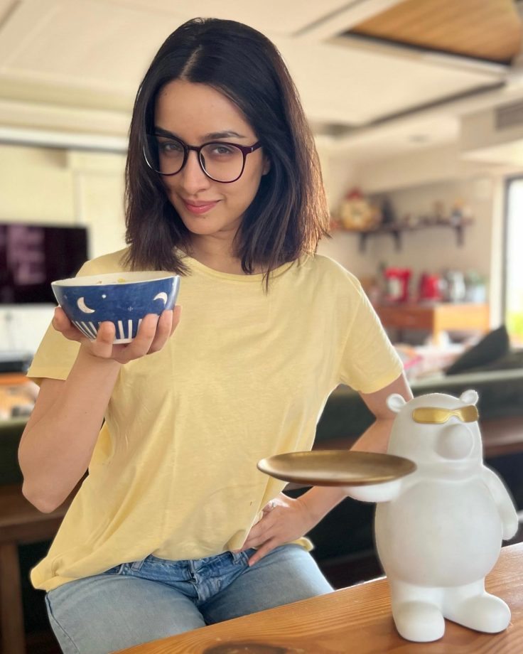 Shraddha Kapoor sets mid-week mood on fire in casual comfy t-shirt and denim 856276