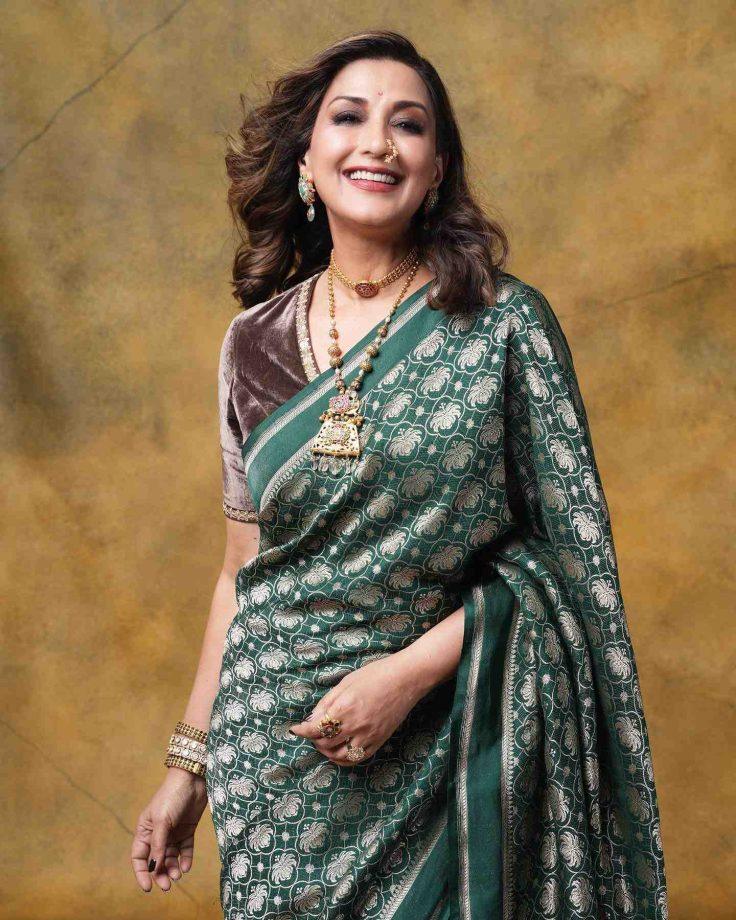 Sonali Bendre ups grace in emerald green embroidered silk saree, Twinkle Khanna says 'lovely' 855791