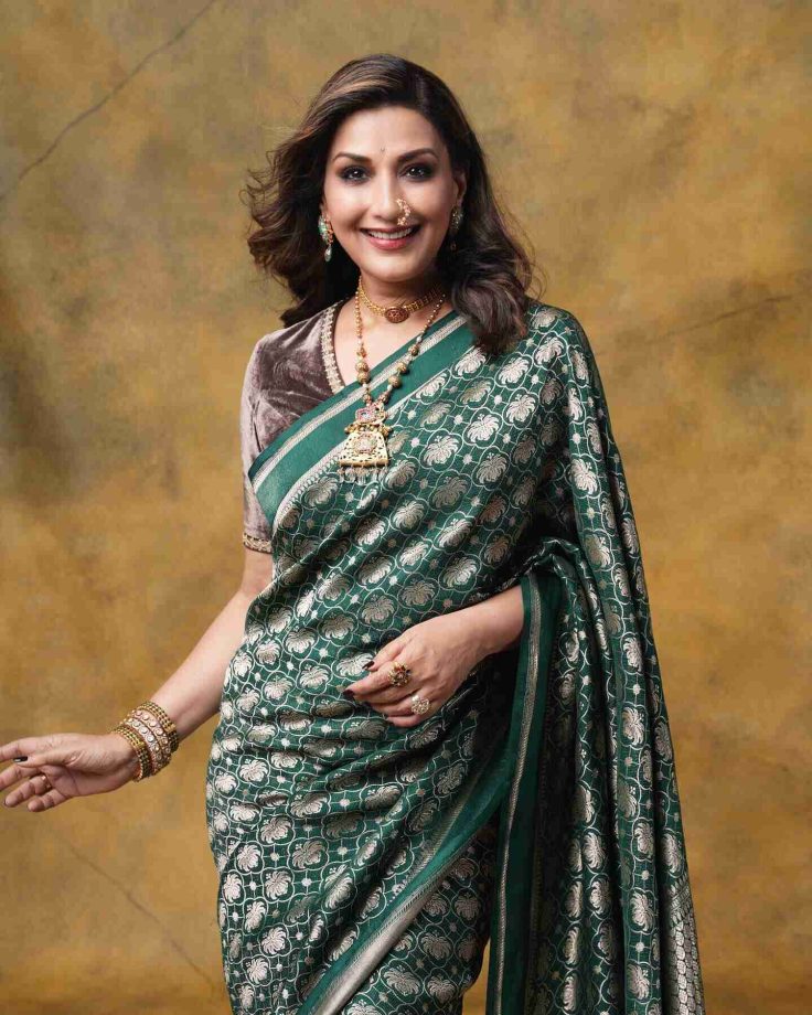 Sonali Bendre ups grace in emerald green embroidered silk saree, Twinkle Khanna says 'lovely' 855793