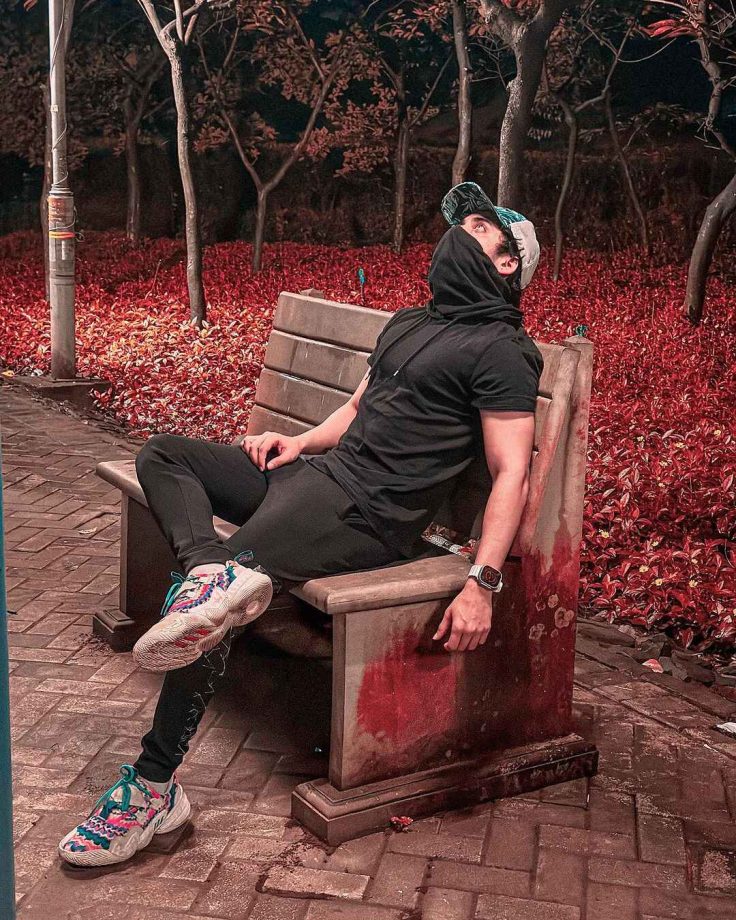 Sumedh Mudgalkar Flaunts Modern-day Vibes In Black Cap T-shirt And Trousers 854872