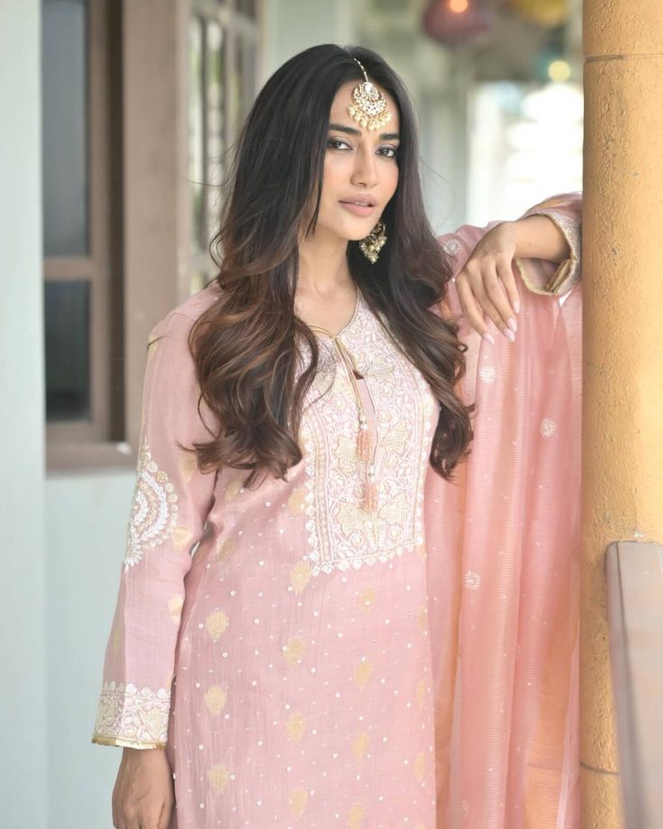 Surbhi Jyoti Is In A Mood To Give Us Serious Ethnic Style Goals; Check Her Stunning Fashion Display 851170