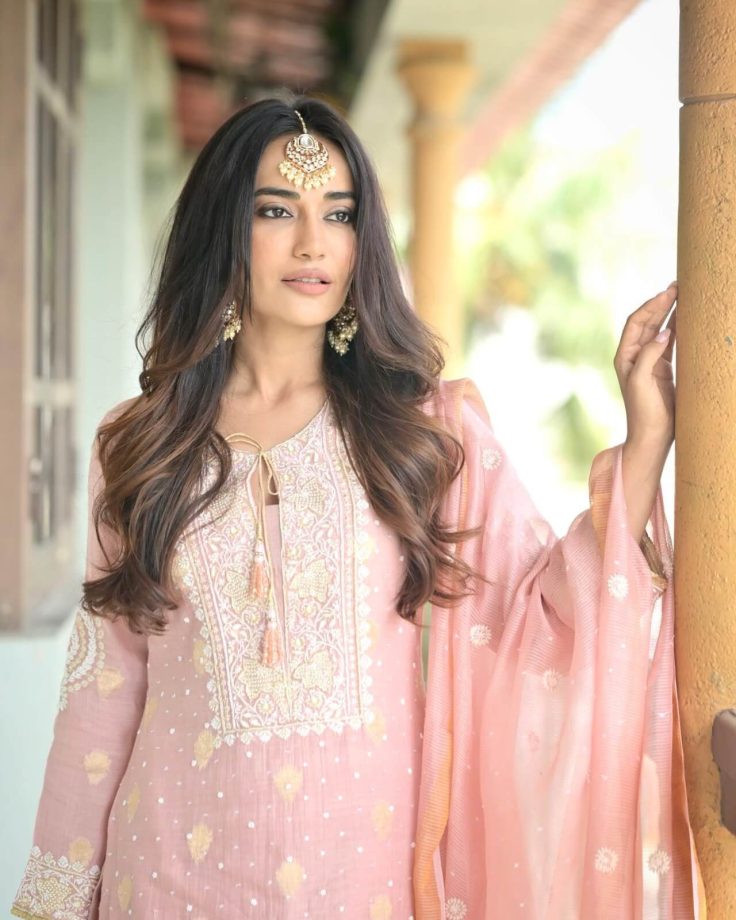 Surbhi Jyoti Is In A Mood To Give Us Serious Ethnic Style Goals; Check Her Stunning Fashion Display 851174