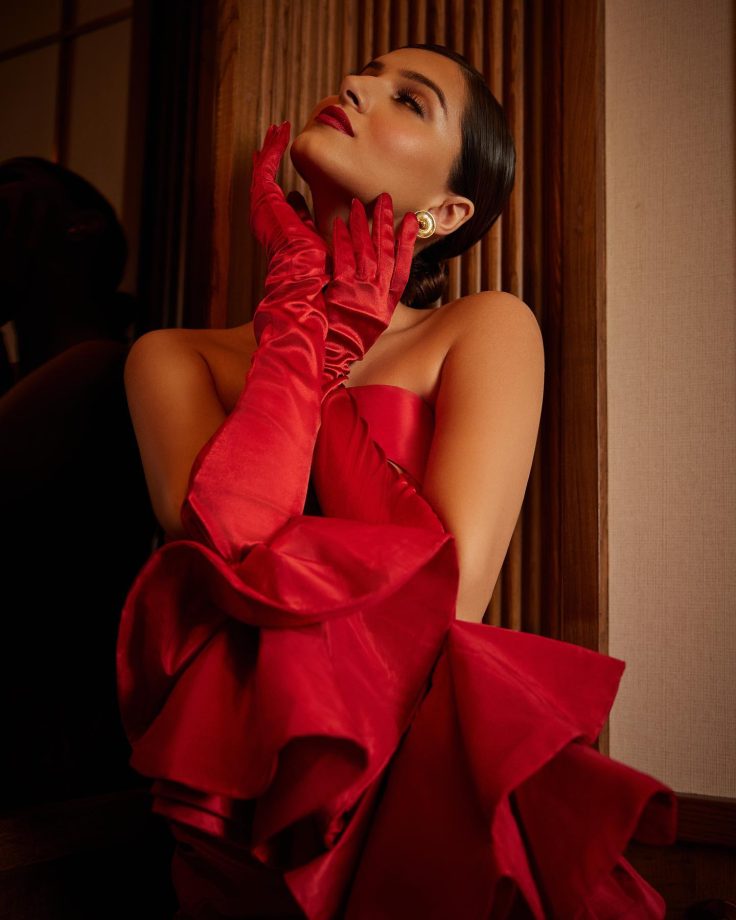 Tara Sutaria Exudes Majestic Charm In Red Cut-out Bodycon Trail Gown And Vintage Gloves With Bold Red Lipstick 855208