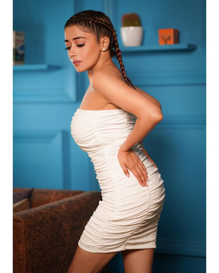 Tina Datta Radiates Elegance in Off-Shoulder Mini Dress 850986