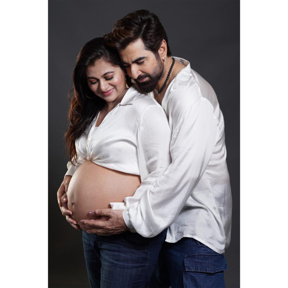 Tollywood star Jeet and wife Mohna Madnani are expecting their second child, drop heartwarming pictures 855928