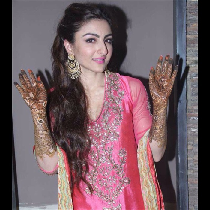 Top 10 Bollywood Celebrities Bridal Mehendi Designs to copy for your big day 852024