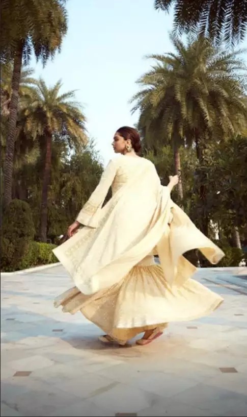 Traditional lehenga glam goes on edge! By Kiara Advani, Alia Bhatt and Deepika Padukone 852973