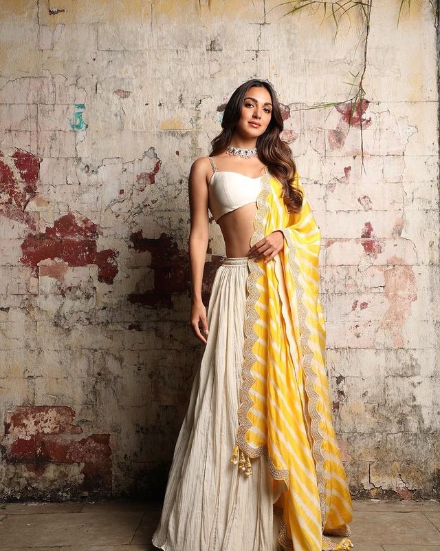 Traditional lehenga glam goes on edge! By Kiara Advani, Alia Bhatt and Deepika Padukone 852975