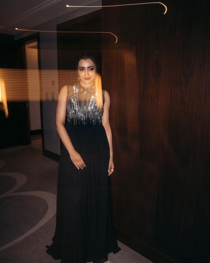 Trisha Krishnan Epitomises Minimalistic Glam in Metallic Black Gown And Bold Red Lips 852764