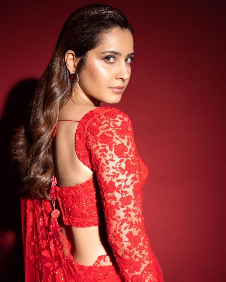 Up The Traditional Glam With Latest Blouse Designs Inspired By Parineeti Chopra, Raashi Khanna, And Tara Sutaria 854834