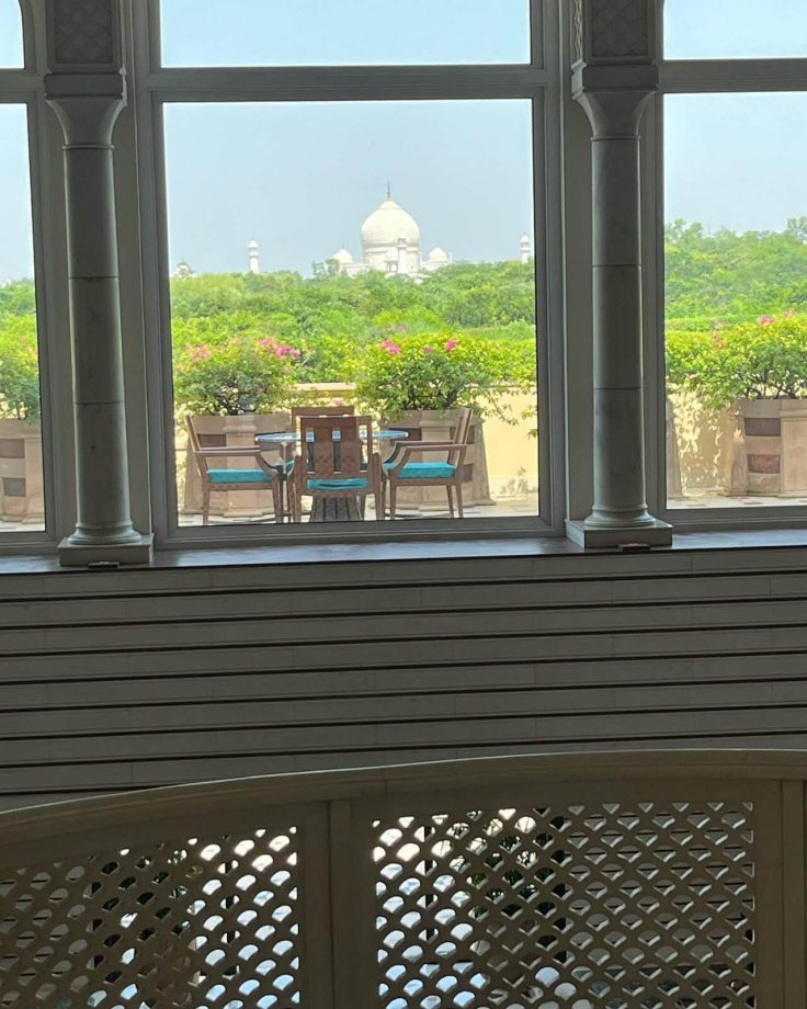 Viral Photos! Malaika Arora can’t get enough of the Taj Mahal, looks divine in white ethnic ensemble 848174