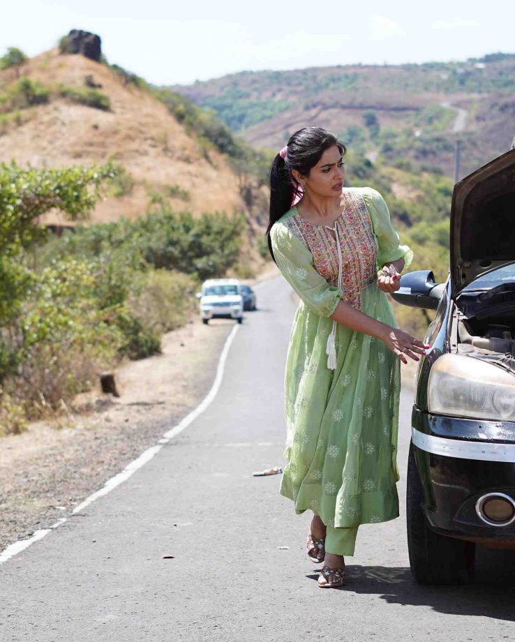 Yukti Kapoor Dazzles In These Pictures From The Set Of Keh Doon Tumhein; Check Here 854211